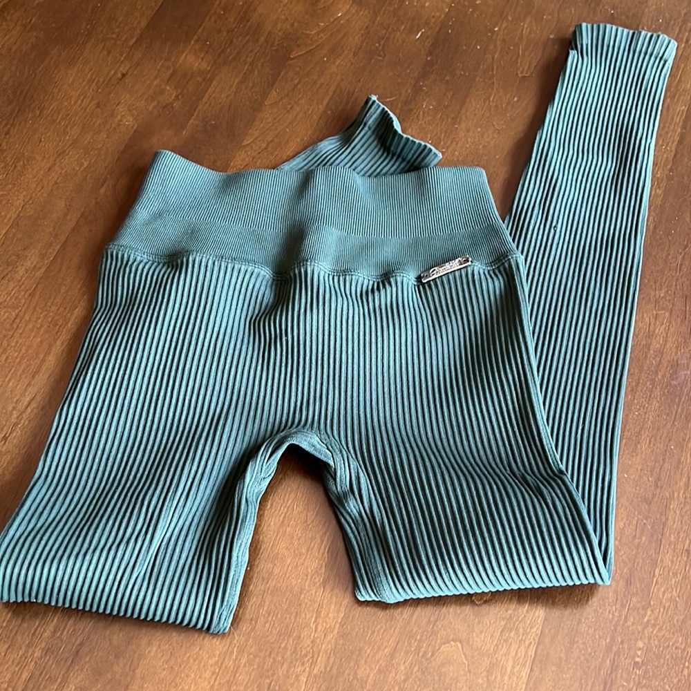 Bombshell sportswear green leggings